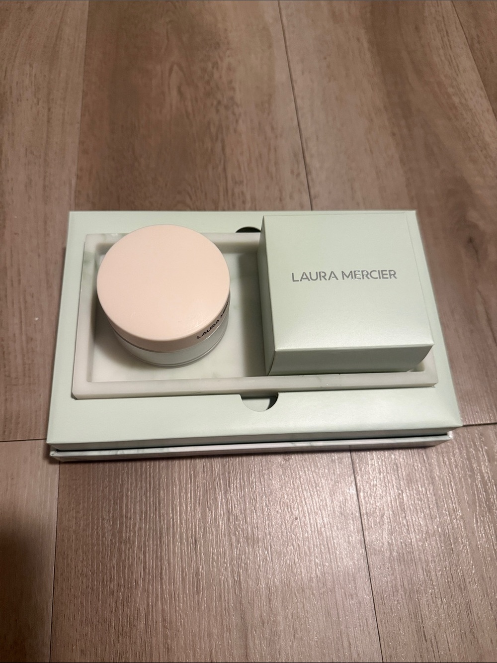 NEW Laura Mercier Mint Powder + Puff
